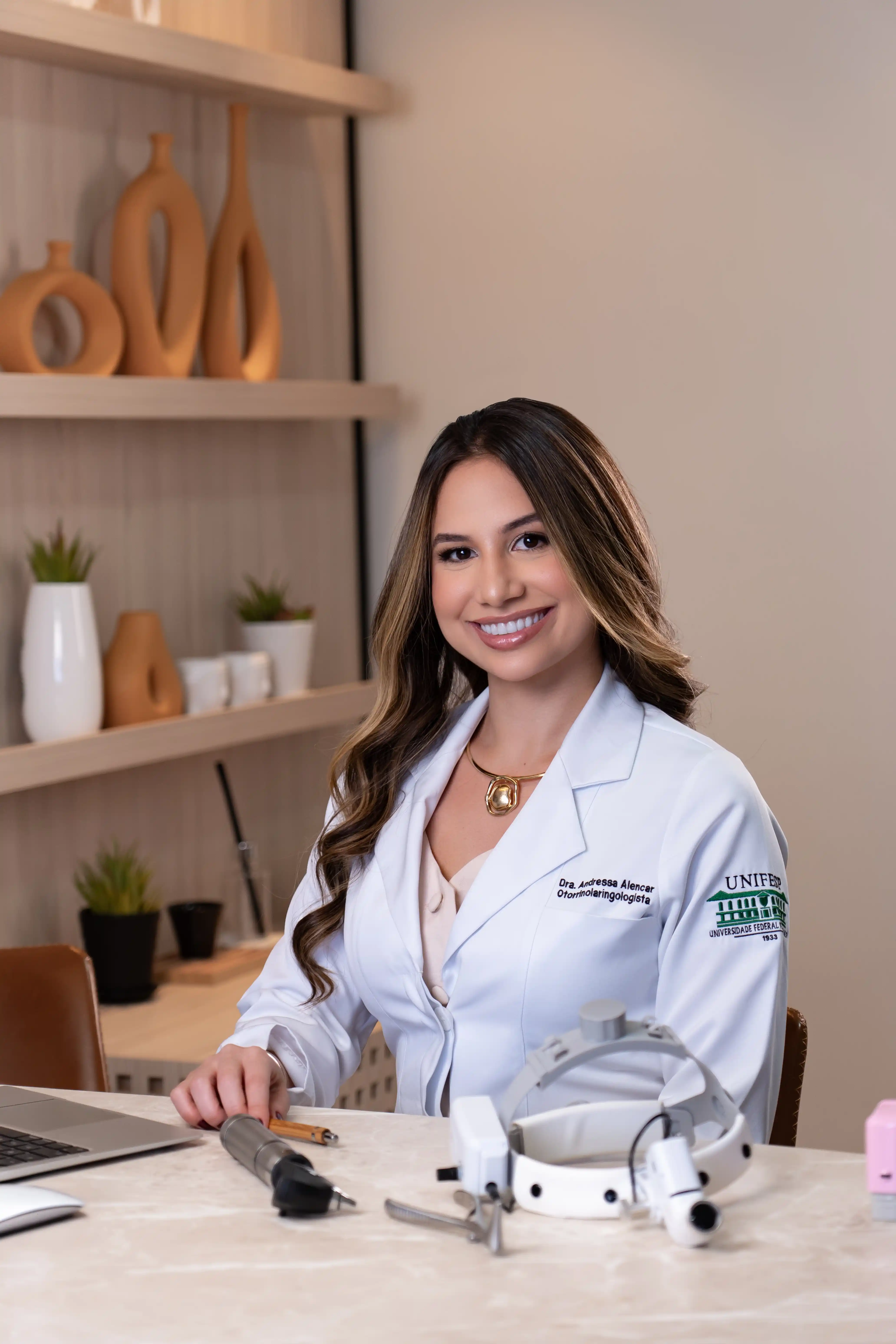 Dra. Andressa Alencar - Médica Otorrinolaringologista